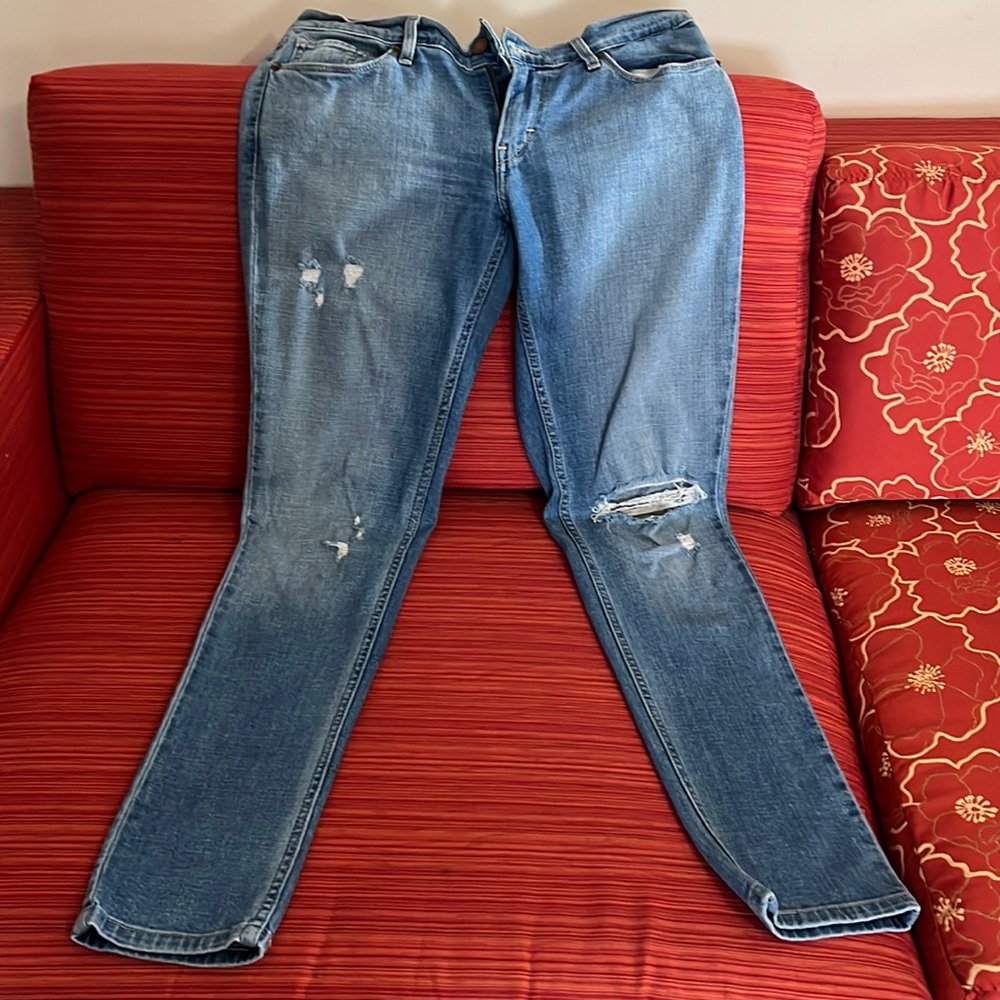 Levi’s 524 Distressed Skinny Jeans Size 7